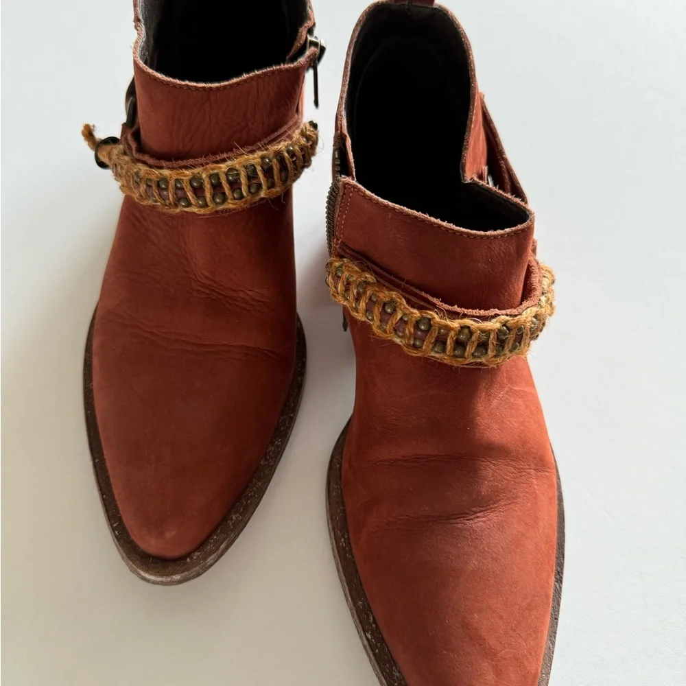Diego di Luca Rust Colored Ankle Boots, 7, Rope Detail at Ankle, Like New - Picture 1 of 7